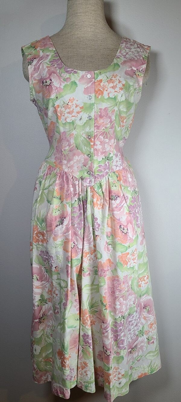 Vintage 80s SZ 8 Fit & Flare Floral Tea Dress Buttons Tie Back USA Cotton